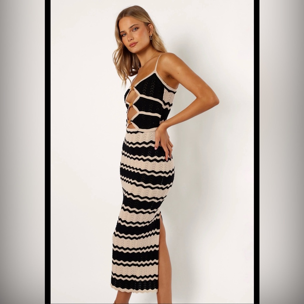 Chic Strapless Black and Cream Zigzag Dress